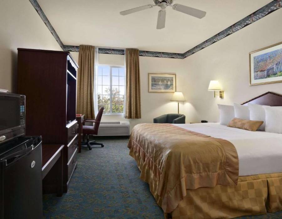 Modern guestrooms at Williams Inn